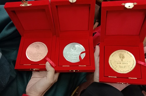 Assoc. Prof Dr Che Azurahanim Bagged Three Medals in CIEE 2022